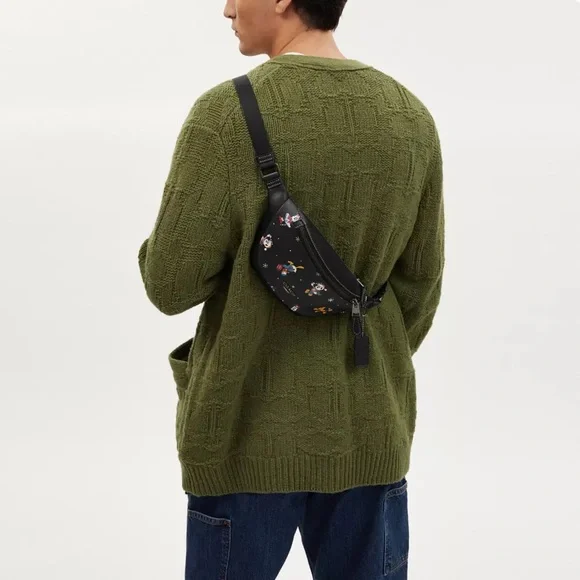 CL964 - Disney X Coach Warren Mini Belt Bag in Holiday Print - Picture 14 of 14